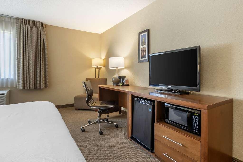Comfort Inn & Suites Airport Convention Center Charleston Room photo