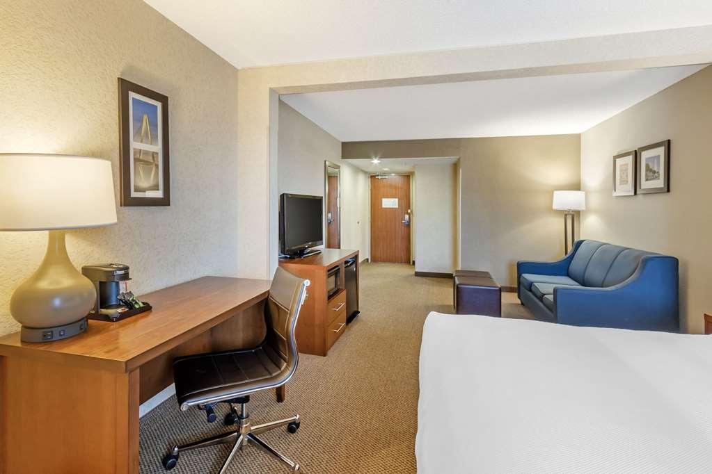 Comfort Inn & Suites Airport Convention Center Charleston Room photo